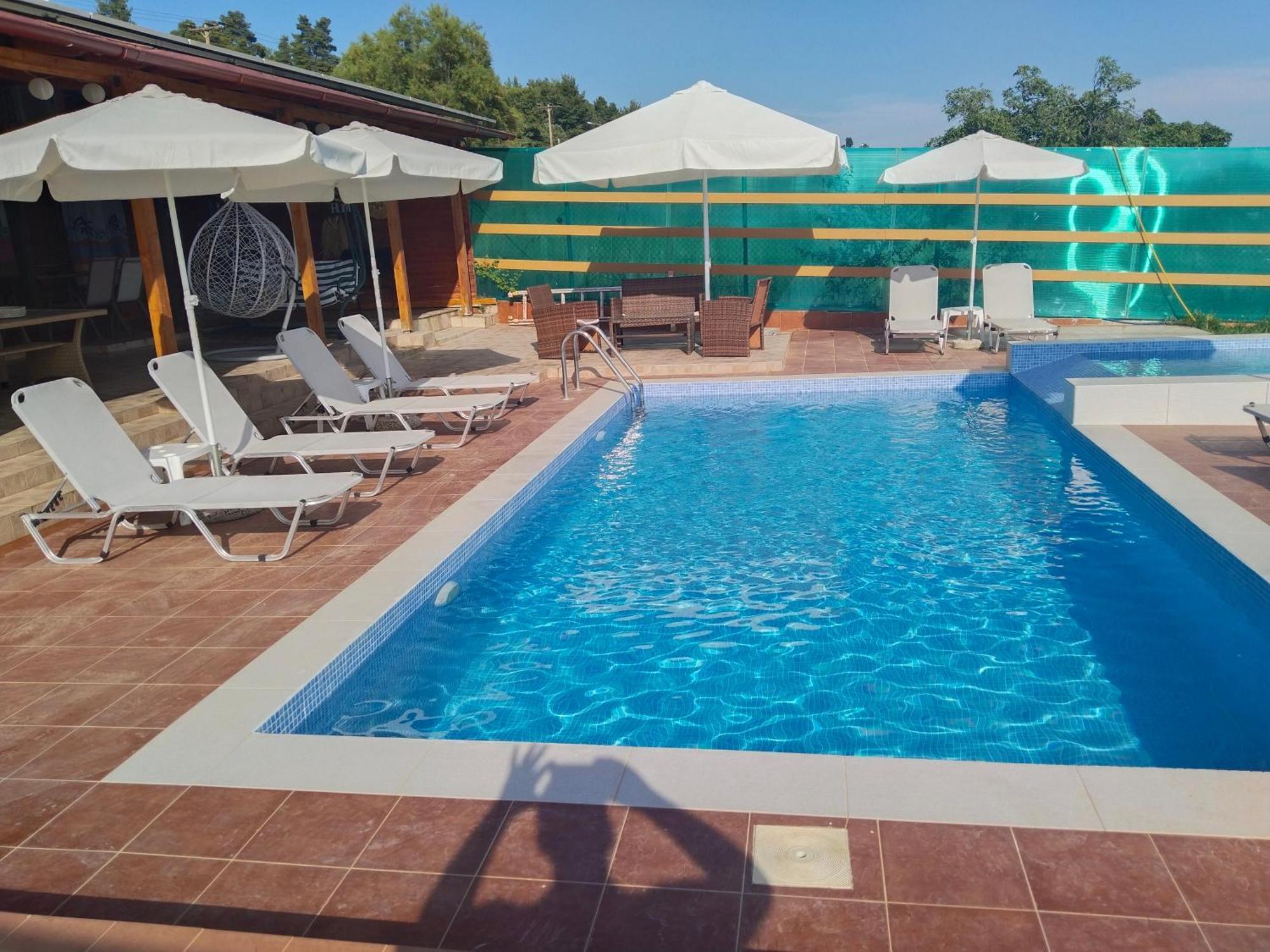 Maria Lemoni Swimming Pool Apartment Nea Skioni Exterior photo